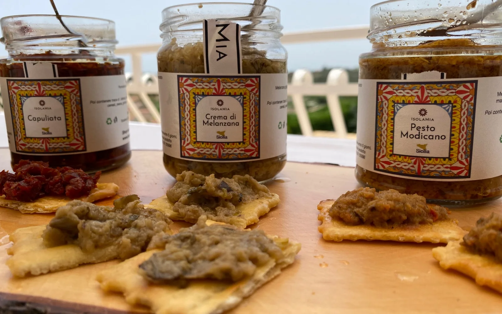 Degustazione di prodotti IsolaMia con Capuliata, Crema di Melanzana e Pesto Modicano